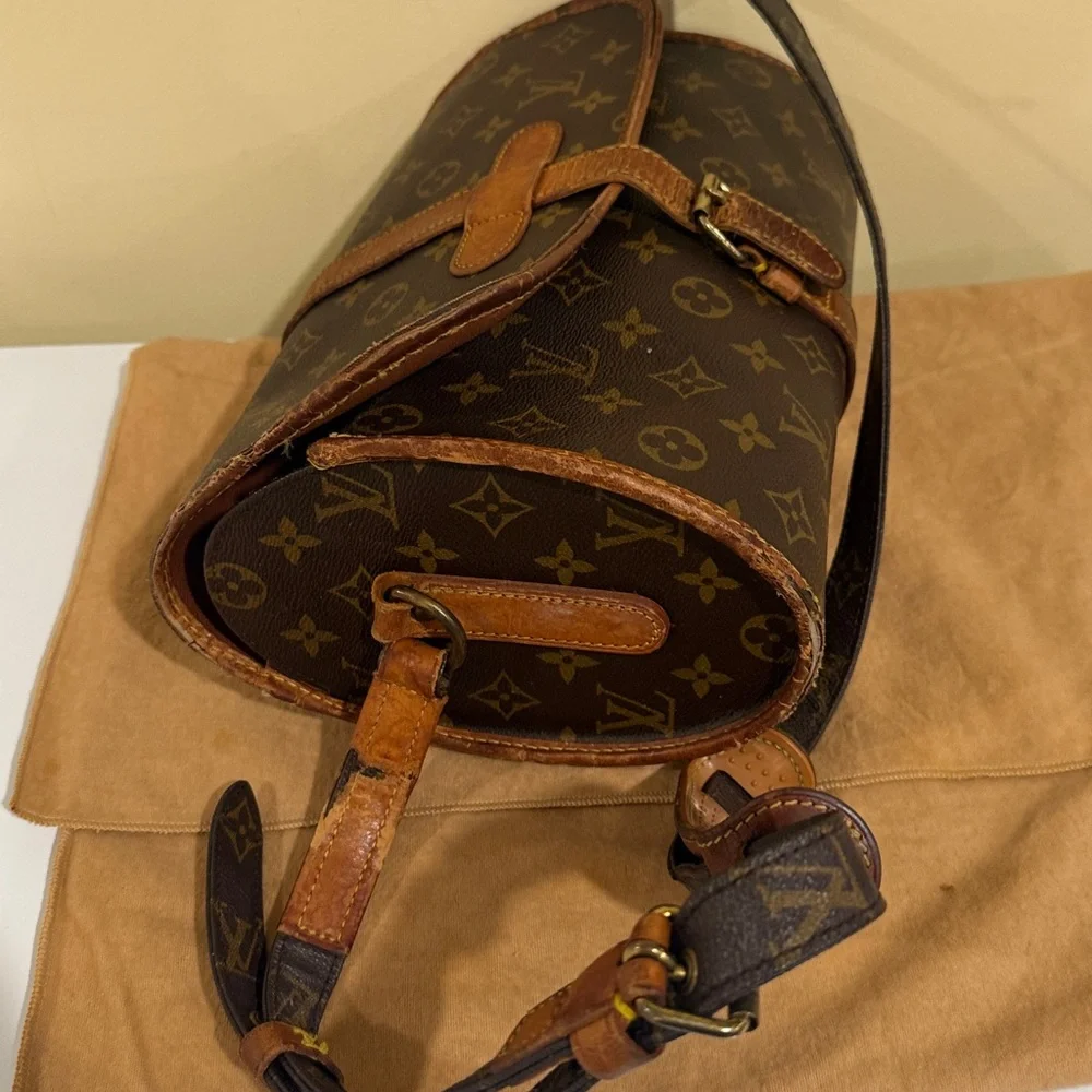 Authentic Louis Vuitton Monogram Marne Louis Vuitton handbag (Model No. M51369)